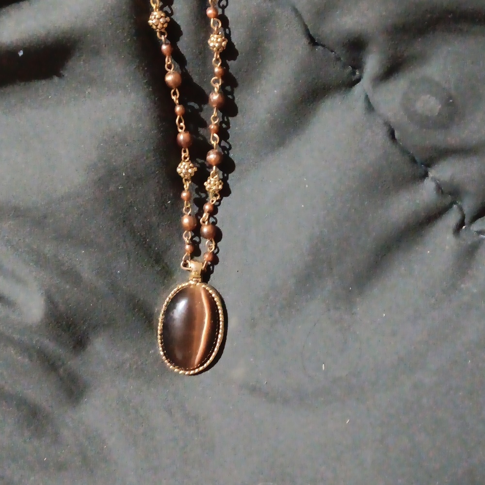 Tigers eye pendant and neclace